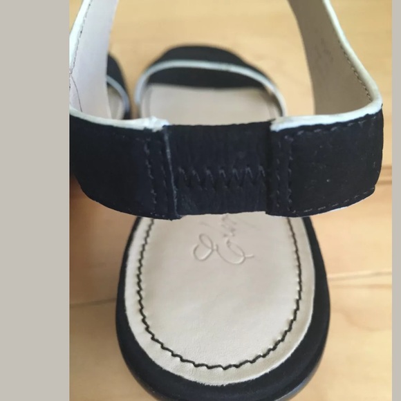 NWOT Elizabeth and James Ryann Low Heel Sandals - Picture 5 of 10